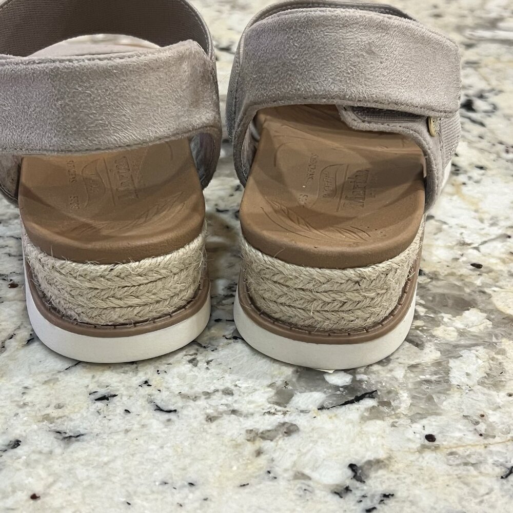 Skechers BOBS x Martha Stewart Arch Fit Beach Kiss Wedge Sandals Size 6 Shoes - Picture 5 of 14